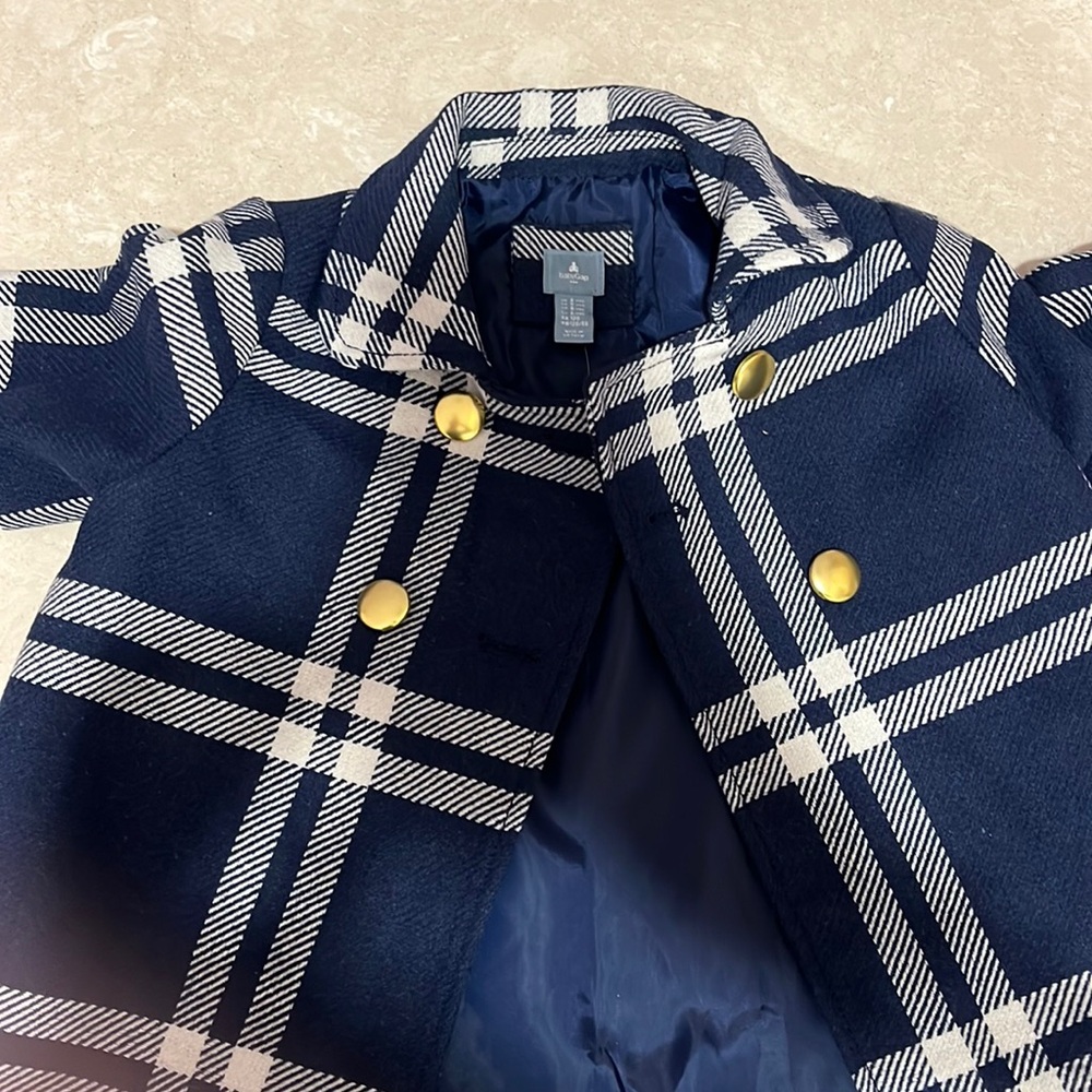 Brand new jacket for girls in size 5, blue with patterns
